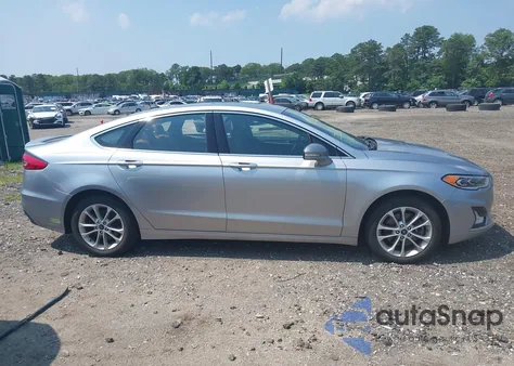 2020 Ford Fusion Plug-In Hybrid Titanium z USA, uszkodzony, nr VIN 3FA6P0SU9LR142377